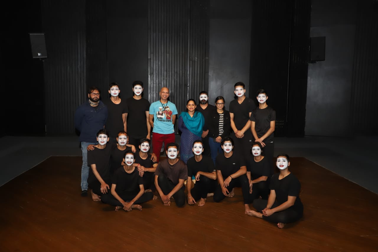 PARTICIPANTS LEARN THE INTRICACIES OF MIME THEATER IN TRAINING PROGRAMME